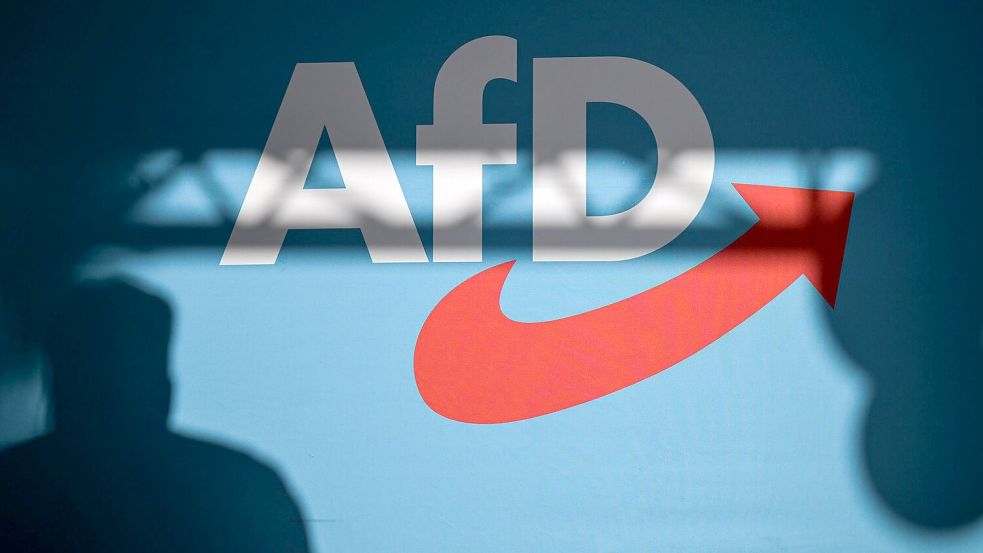 Die AfD wird vorläufig weiter als Verdachtsfall geführt. Mit ihrem Eilantrag gegen eine Höherstufung hatte sie vor Gericht Erfolg. (Symbolbild) Foto: Hannes P Albert/dpa