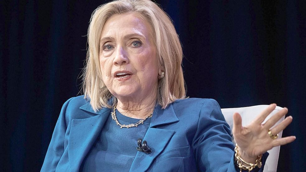 Die frühere US-Außenministerin Hillary Clinton hat bei einer Befragung vor dem US-Parlament jede Kenntnis von Straftaten des verurteilten Sexualstraftäters Jeffrey Epstein zurückgewiesen. Foto: Andres Kudacki/FR170905 AP/AP/dp