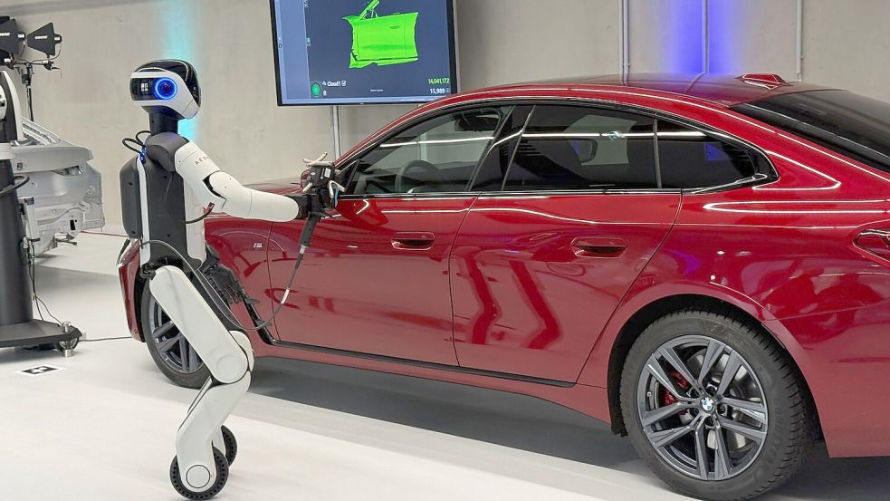 Ein Roboter wie ihn BMW in Leipzig einsetzt. Foto: Christof Rührmair/dpa