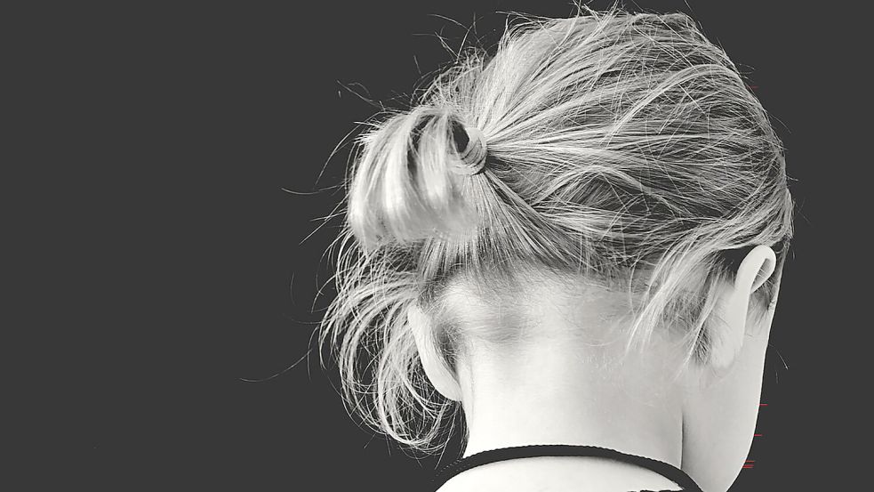 Ein Leben in Isolation: Die 12-jährige Ella aus Ostfriesland kann nicht zur Schule, sich nicht mit Freunden treffen, verbringt die meiste Zeit in ihrem Bett. Symbolbild: Pixabay