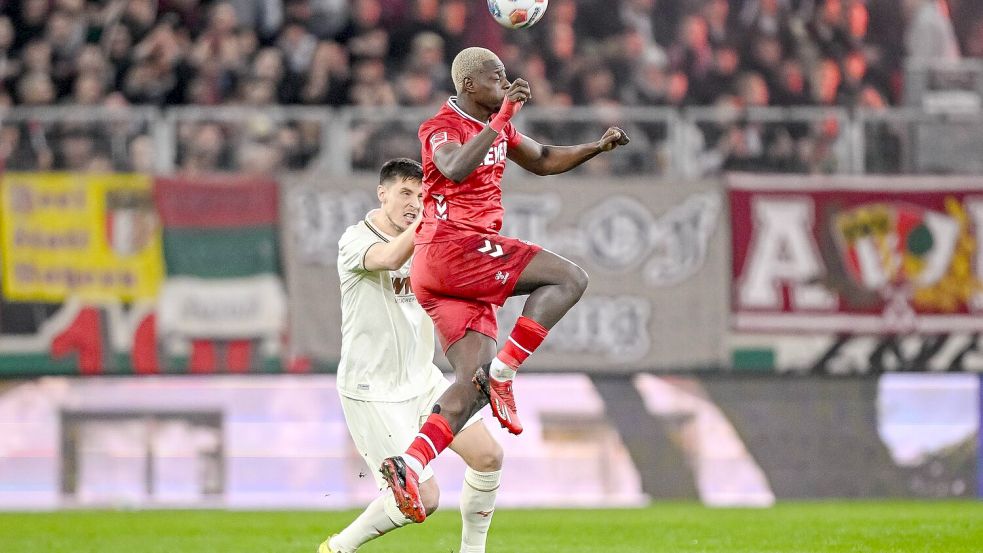 Nach seinem Traumtor aus der Vorwoche traf Ragnar Ache (vorne) diesmal nicht per Fallrückzieher. Foto: Harry Langer