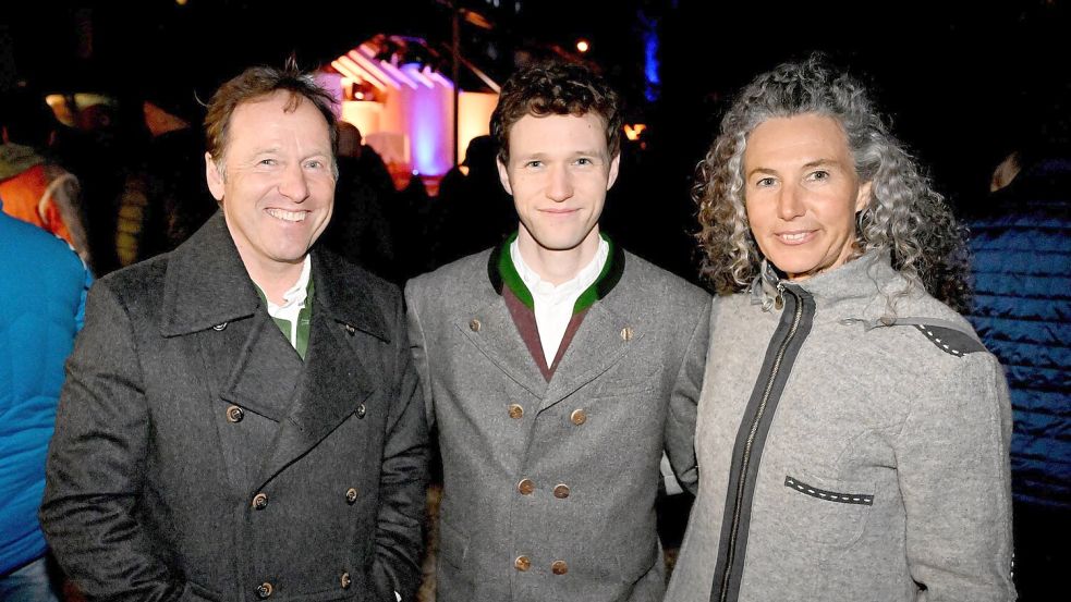 Die Familie von Laura Dahlmeier ist zu der feierlichen Veranstaltung gekommen. Foto: Felix Hörhager