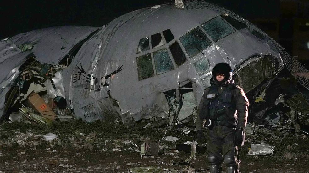 Die Militärmaschine der bolivianischen Luftwaffe sei von der Start- und Landebahn abgekommen. Foto: Juan Karita/AP/dpa