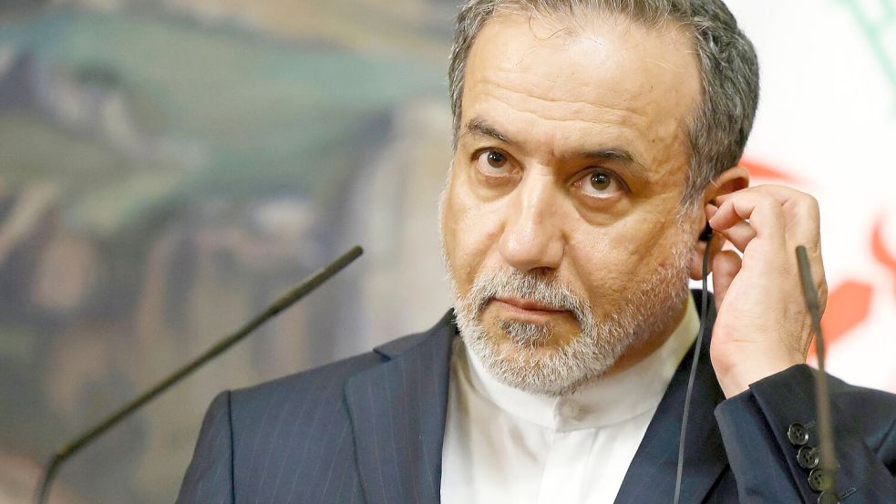 Der Chamenei ist nach Angaben des iranischen Außenministers wohl am Leben. (Archivfoto) Foto: Tatyana Makeyeva/Pool AFP/dpa