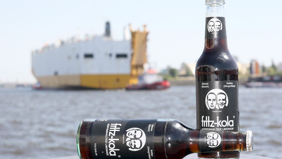 „Unabhängig und wach seit 2003“ – damit wirbt Fritz-Kola. Für Kommentatoren im Internet schließt das Image der Marke eine Unterstützung der CDU aus. Foto: imago images/Marius Schwarz
