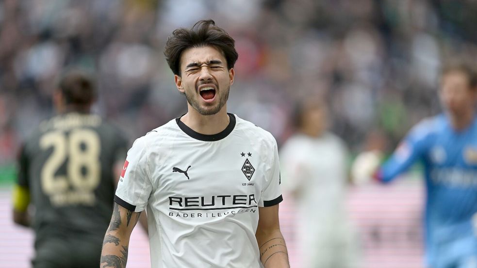 Auch Gladbachs Castrop traf das Tor nicht. Foto: Fabian Strauch