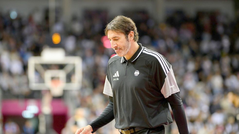 Bundestrainer Alex Mumbrú konnte mit der Leistung seiner Mannschaft zunächst nicht zufrieden sein. Foto: Anke Waelischmiller