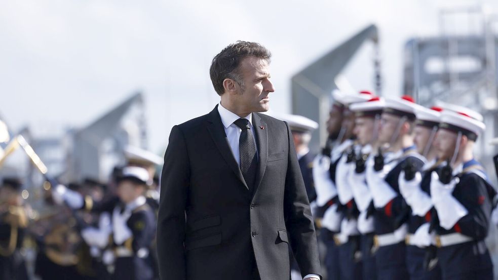Für Macron steht fest: Die Abschreckung muss glaubhaft bleiben. Foto: Yoan Valat/Pool EPA/AP/dpa