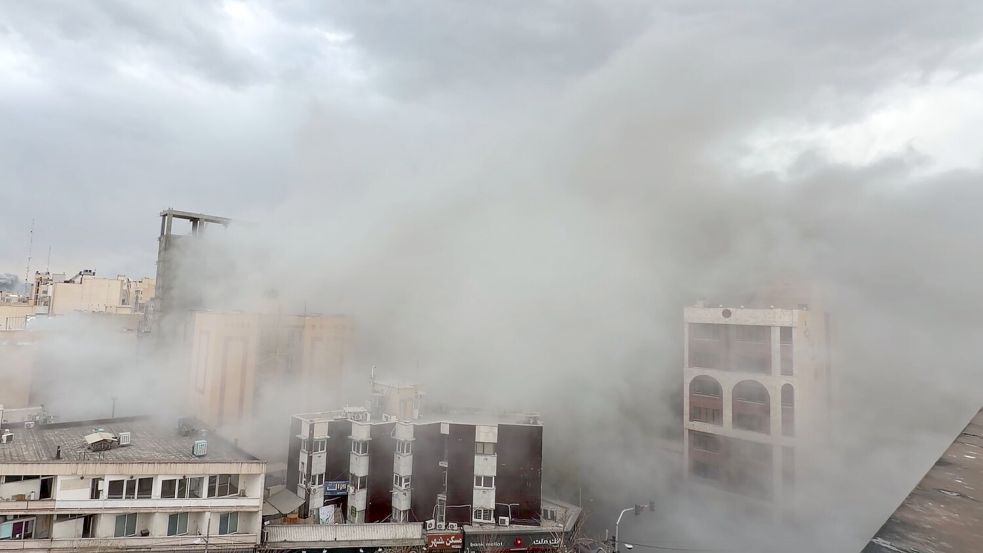 Die iranische Hauptstadt Teheran hat seit Samstag Hunderte Angriffe erlebt. Foto: Mohsen Ganji/AP/dpa