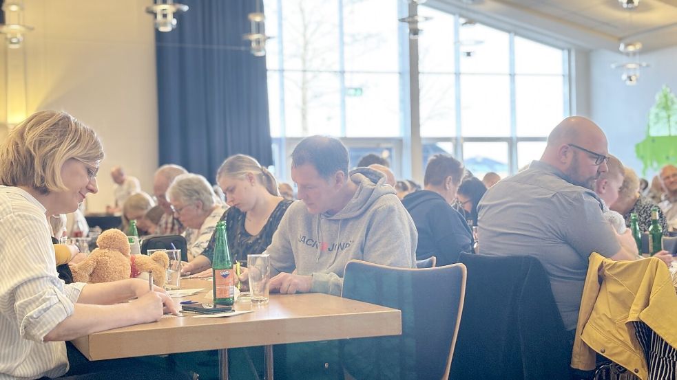 Die Spannung war im Ihlower Bürgerhaus spürbar. Foto: Eva van Loh