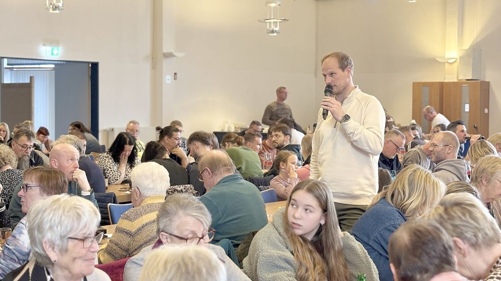 Etwa 280 Menschen nahmen am Bingonachmittag in Ihlow teil. Foto: Eva van Loh