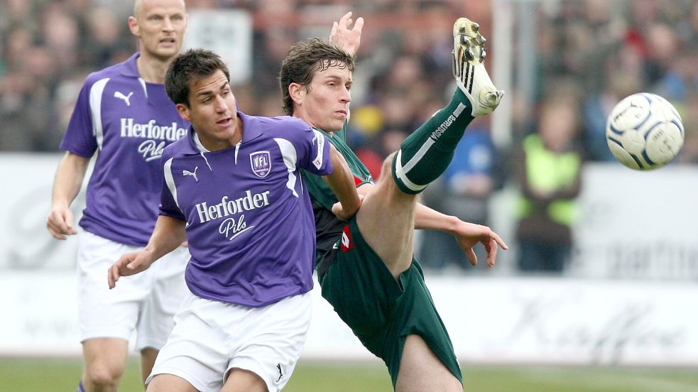 2008 spielte Borussia Mönchengladbach (Rob Friend) zuletzt an der Bremer Brücke gegen den VfL Osnabrück (Andreas Schäfer). Am 26. März spielen die beiden ein Testspiel an der Bremer Brücke. Foto: imago/Fishing 4