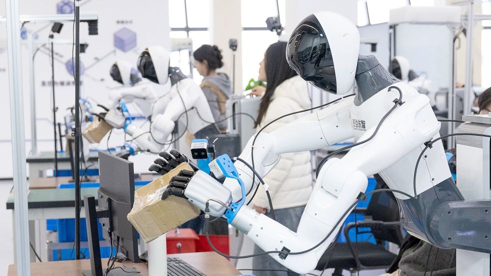 China investiert seit Jahren in Zukunftsbranchen wie Robotik. (Symbolbild) Foto: Xiao Yijiu/Xinhua/dpa