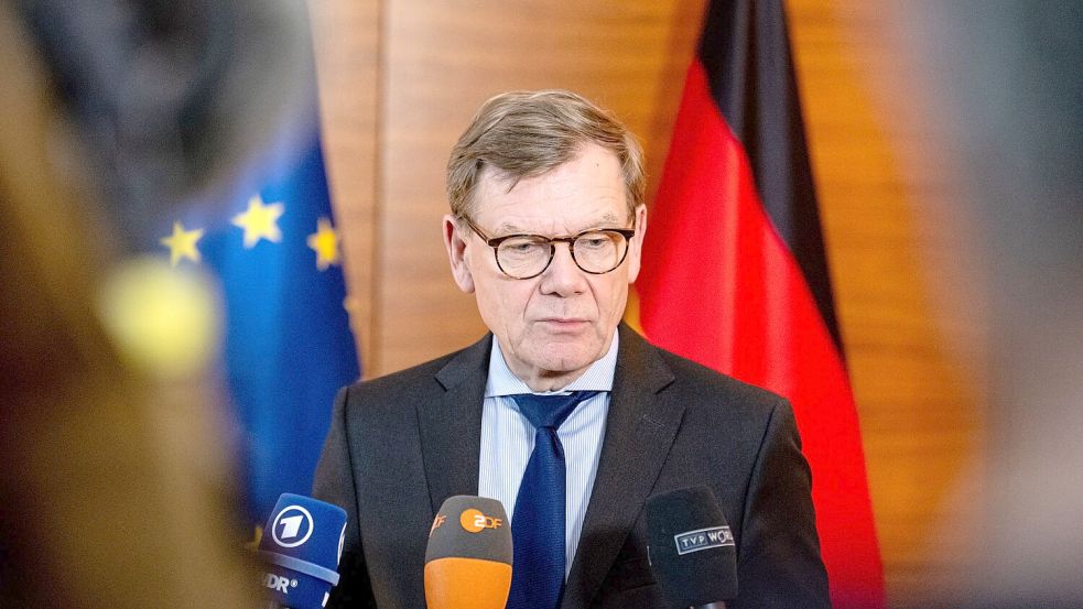 Außenminister Johann Wadephul (CDU) äußert sich am Rande eines Besuches in der polnischen Hauptstadt Warschau auch über die Rückholflüge für gestrandete deutsche Touristen in der Nahost-Region. Foto: Fabian Sommer/dpa