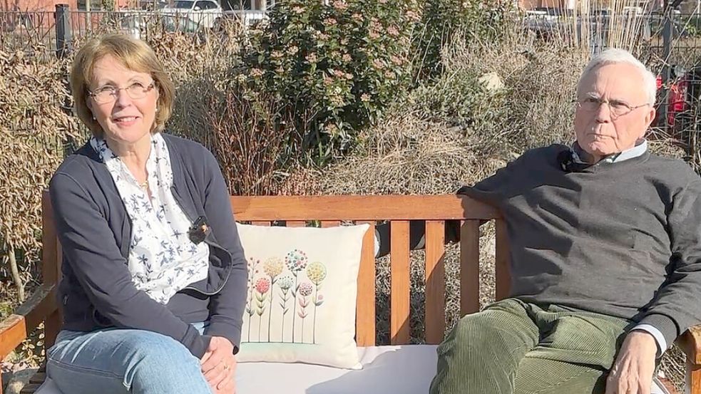 Ursula und Max Freyland im Garten des Hospiz Aurich e.V. Foto: Romy Jochens