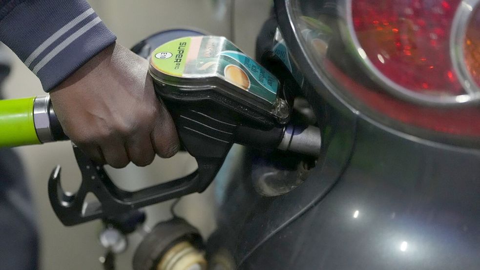 An der Tankstelle bekommen Autofahrer die Folgen des Iran-Krieges zu spüren. Foto: Marcus Brandt/dpa