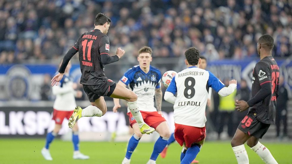 Leverkusens Martin Terrier verpasste mit seinem Lattentreffer das 1:0 beim HSV. Foto: Marcus Brandt