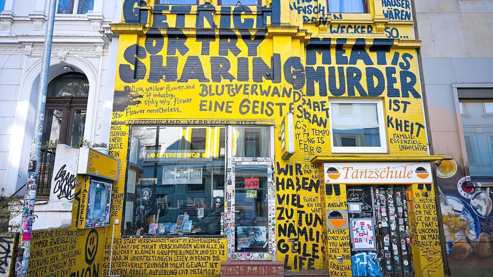 Der Buchladen „Golden Shop“ in Bremen. Foto: Sina Schuldt