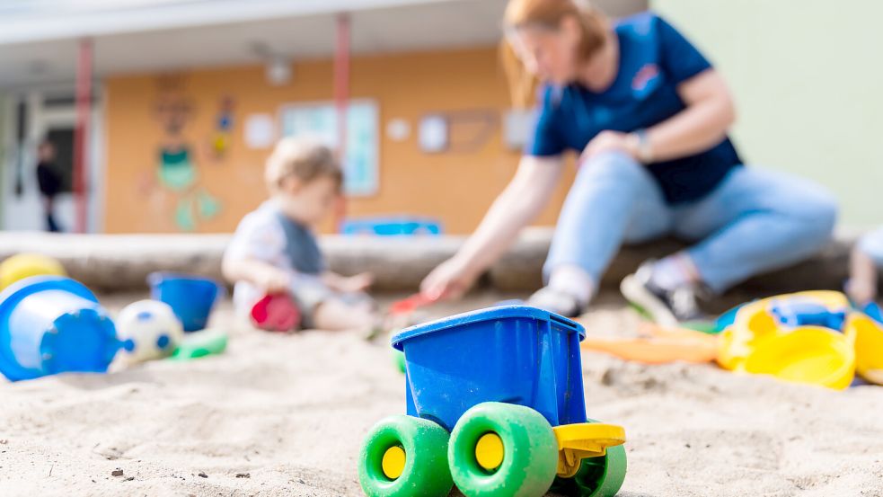 Das Personal in Kitas steht laut GfA-Ratsgruppe unter Druck. Der Einsatz von Bundesfreiwilligendienstleistenden (Bufdis) könnte helfen. Foto: DPA