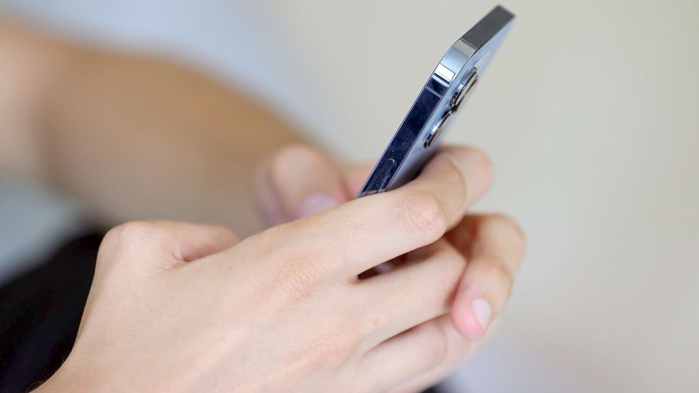 Neben diskriminierenden Äußerungen zählen zu digitaler Gewalt unter anderem Doxing, unerwünschte Nachrichten mit sexuellem Inhalt, Deepfakes oder digitale Überwachung. Foto: Karl-Josef Hildenbrand