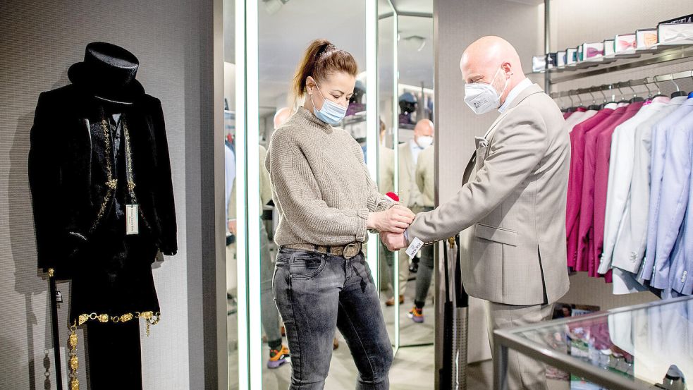 Beratung ist in den meisten Läden noch kostenlos. Foto: DPA