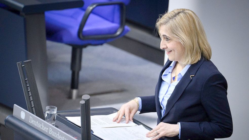 Gesundheitsministerin Nina Warken brachte Änderungen an der Krankenhausreform durch den Bundestag. Foto: Bernd von Jutrczenka/dpa