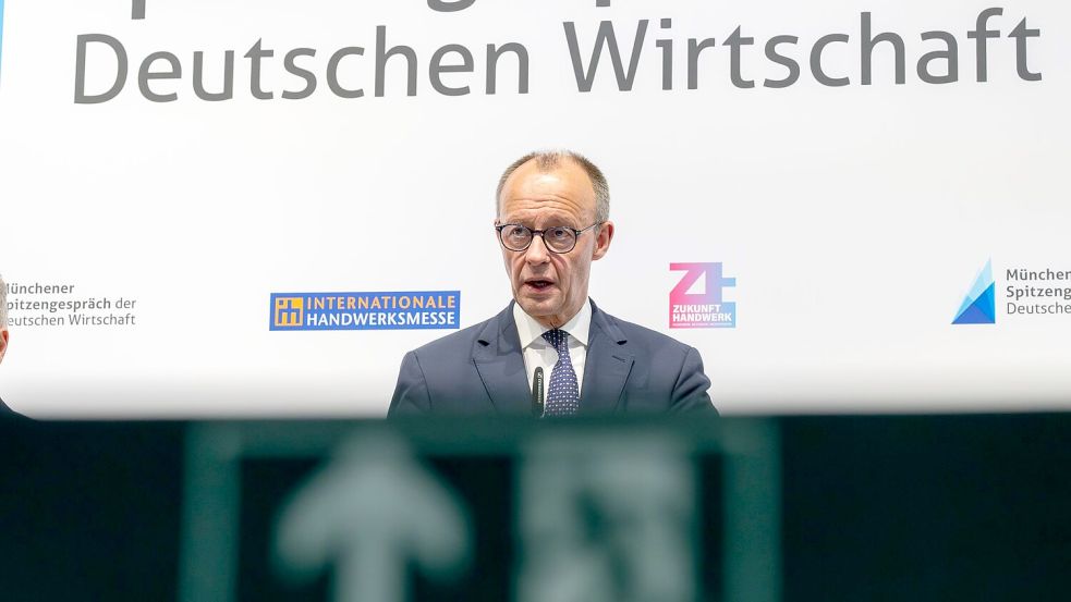 Kanzler Merz steht unter zunehmendem Druck der Wirtschaft. Foto: Peter Kneffel/dpa