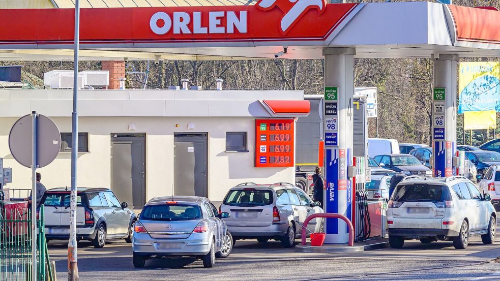 In Polen lockt billigerer Sprit - teilweise kam es zu Schlangen an Tankstellen. Foto: Patrick Pleul