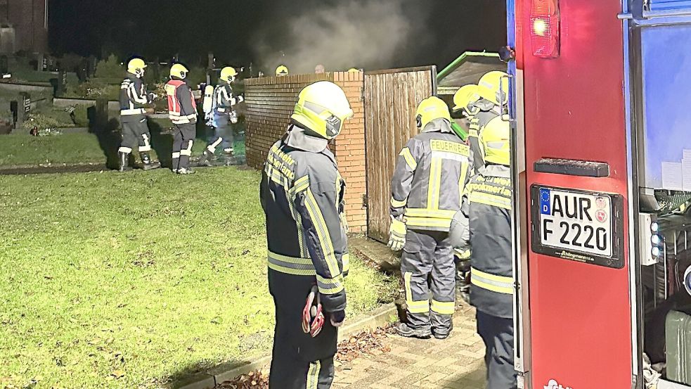 Am 19. November 2023 brannten Müllbehälter am Osteeler Friedhof. Foto: Feuerwehr