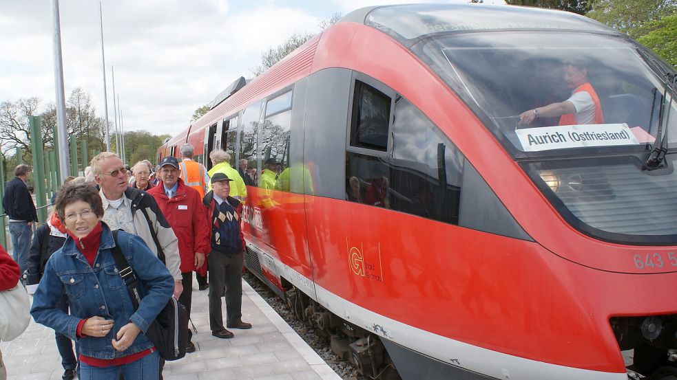 Zuletzt verkehrten vor rund 15 Jahren Sonderzüge von Emden nach Aurich, wie hier zum Geranienmarkt 2010. Foto: Aiko Recke