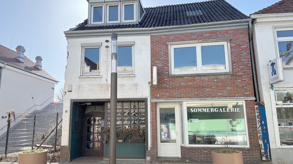 Die Häuser in der Osterstraße 34 und 36 sind in städtischem Besitz und sollen im Frühjahr abgerissen werden. Foto: Mieke Matthes