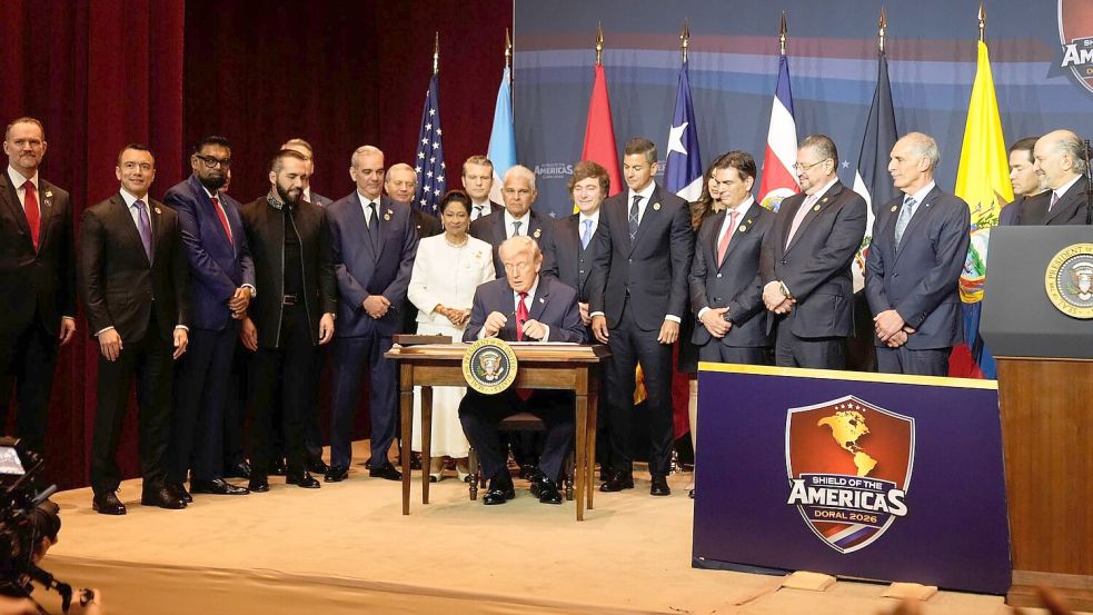 Trump empfängt Regierungschefs aus Lateinamerika und Karibik in Florida. Foto: Mark Schiefelbein/AP/dpa