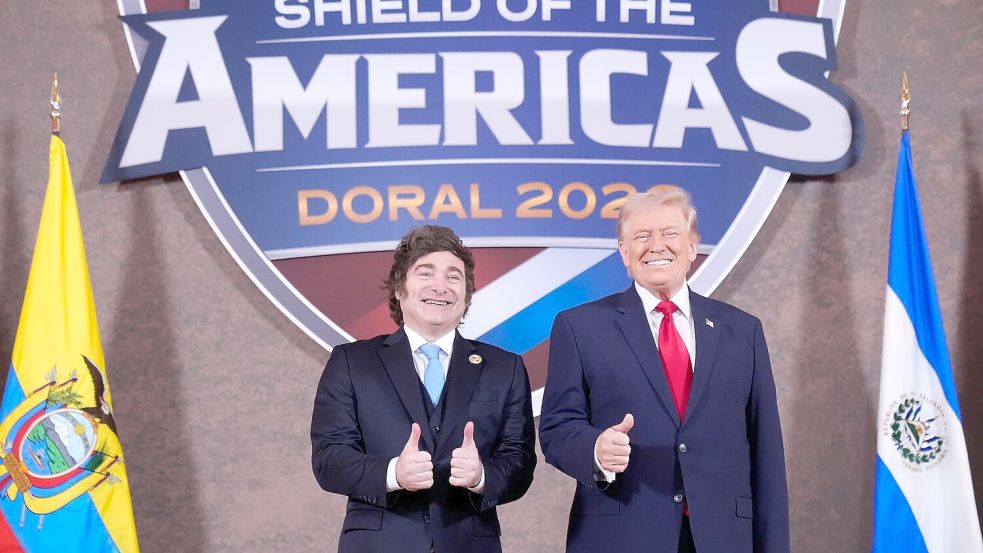 Der argentinische Präsident Javier Milei ist einer der eingeladenen Vertreter Lateinamerikas, die US-Präsident Trump nahestehen. Foto: Mark Schiefelbein/AP/dpa