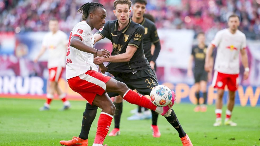 Yan Diomande (l) traf zum Ausgleich. Foto: Jan Woitas