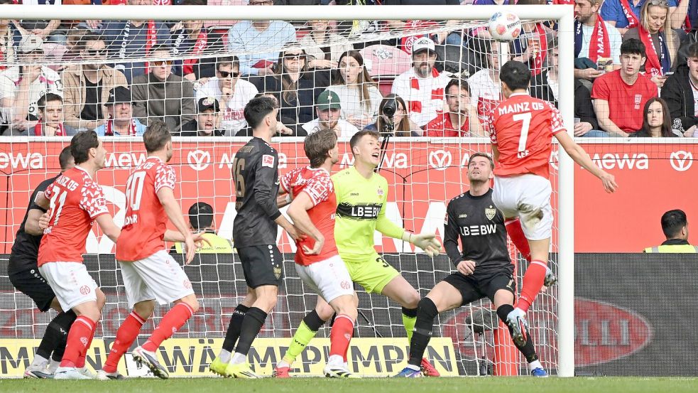 Traf zur Mainzer Führung: Jae-sung Lee (r). Foto: Torsten Silz