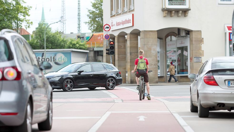 Fahrräder, Autos, Busse, Fußgänger: Alle teilen sie sich die Osnabrücker Straßen. Deswegen sollen auch alle mitreden dürfen, wenn es um die Zukunft der Mobilität in Osnabrück geht. Foto: Michael Gründel