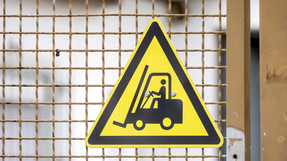 Nach einer Irrfahrt mit einem geklauten Gabelstapler durch die Bremer Altstadt ermittelt die Polizei nun gegen den 57-jährigen Fahrer und seinen Beifahrer. Foto: imago images / Arnulf Hettrich