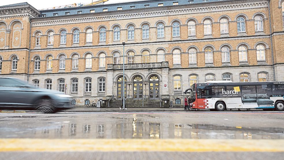 Das Landgericht Osnabrück hat drei Männer verurteilt, die im Mai 2020 mehrere Autos angesteckt haben. Foto: Michael Gründel