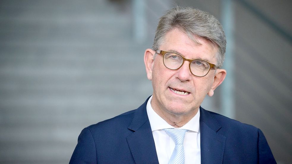 Kulturstaatsminister Wolfram Weimer steht wegen der Entscheidung in der Kritik. (Archivbild) Foto: Bernd von Jutrczenka/dpa