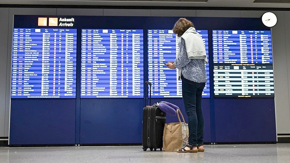 Nicht nur im Nahen Osten strandeten Reisende an den Flughäfen. Auch Urlauber an anderen Reisezielen spürten die Folgen der Kampfhandlungen zwischen den USA und Israel und dem Iran. Foto: DPA