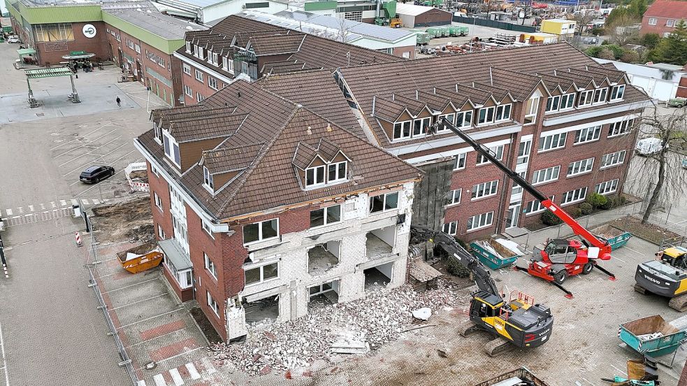 12. Dezember 2025: Noch steht der Gebäudeteil, der einem neuen Bürokomplex weichen soll. Foto: Bohlen & Doyen