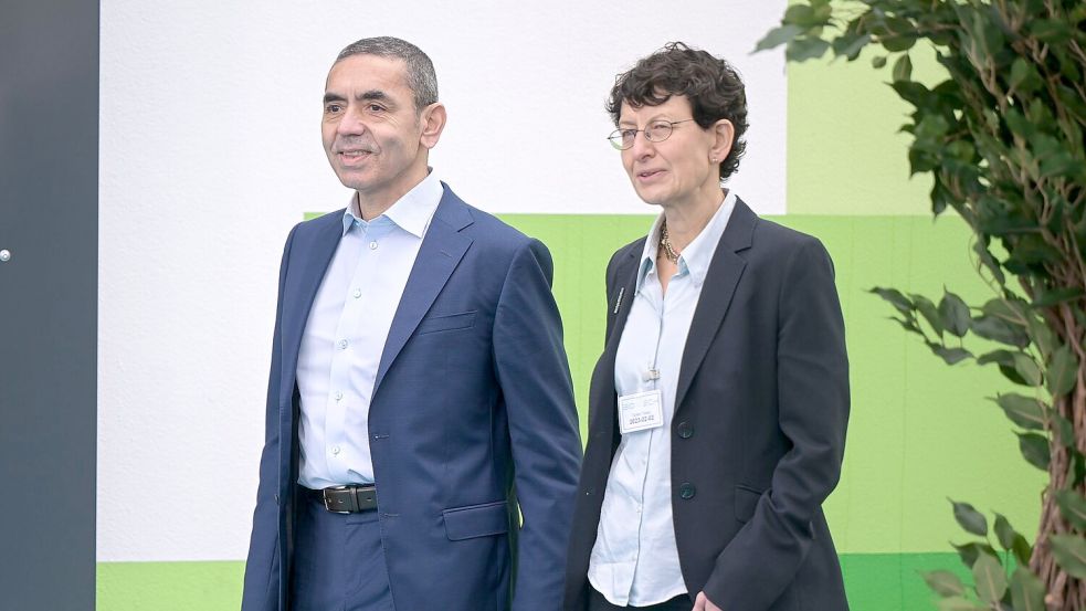 Ugur Sahin und Özlem Türeci sind die Gesichter von Biontech, machten das Mainzer Unternehmen groß. (Archivbild) Foto: Sebastian Christoph Gollnow