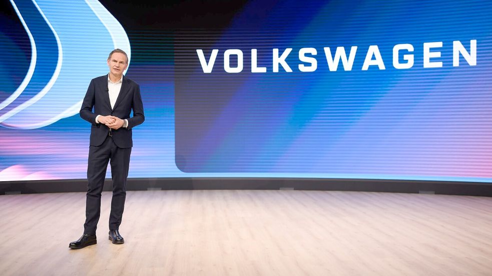 Konzernchef Oliver Blume will bis Ende des Jahres für VW ein neues Zukunftsbild 2030 vorlegen. Foto: Julian Stratenschulte