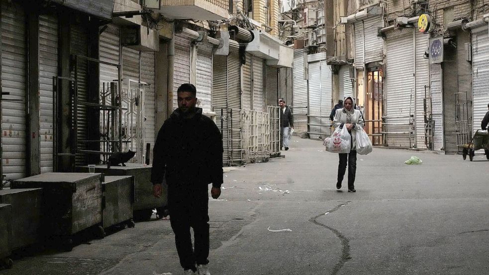 Die iranische Bevölkerung lebt schon mehr als eine Woche im Krieg. Foto: Vahid Salemi/AP/dpa