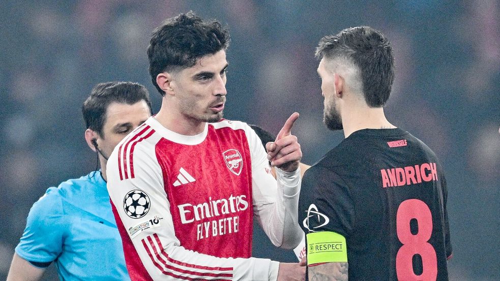 Nach dem Spiel gab es für Havertz (l) und Andrich Redebedarf. Foto: Anke Waelischmiller