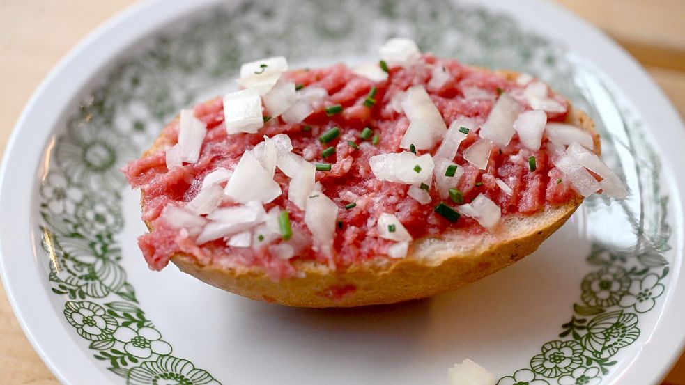 In einer Probe einer bei Penny vertriebenen Wurst wurden Salmonellen gefunden. (Symbolbild) Foto: Roberto Pfeil