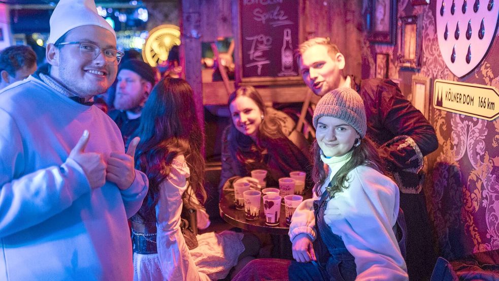Ein Stück Köln in Osnabrück: Im Gegensatz zu anderen Altstadt-Kneipen war die Lage im Baroque am Ossensamstag relativ entspannt. Foto: Swaantje Hehmann