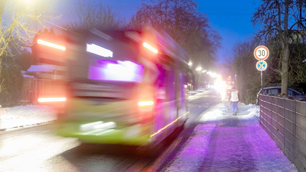 Bei Winterwetter konzentriert sich der Osnabrücker Verkehrsbetrieb zunächst auf die fünf Metrobus-Linien. Foto: Sebastian Dannenberg