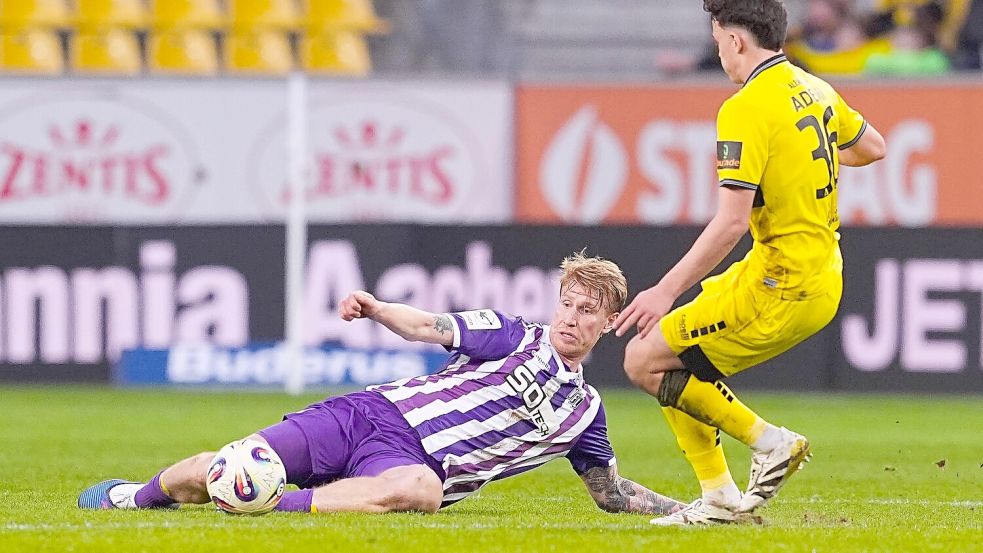 Kehrt er gegen Essen zurück ins Team beim VfL Osnabrück? Bjarke Jacobsen (hier im Duell mit Aachens Faton Ademi). Foto: IMAGO/Maximilian Koch
