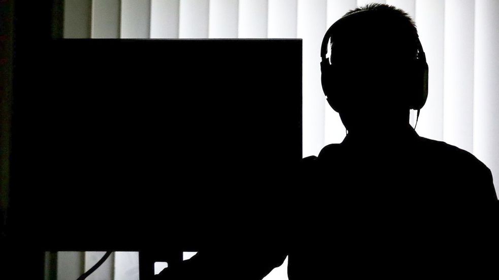 Die Sicherheitsbehörden sollen für bestimmte Zwecke Daten mit Hilfe von Künstlicher Intelligenz auswerten dürfen. (Symbolbild) Foto: Christian Charisius